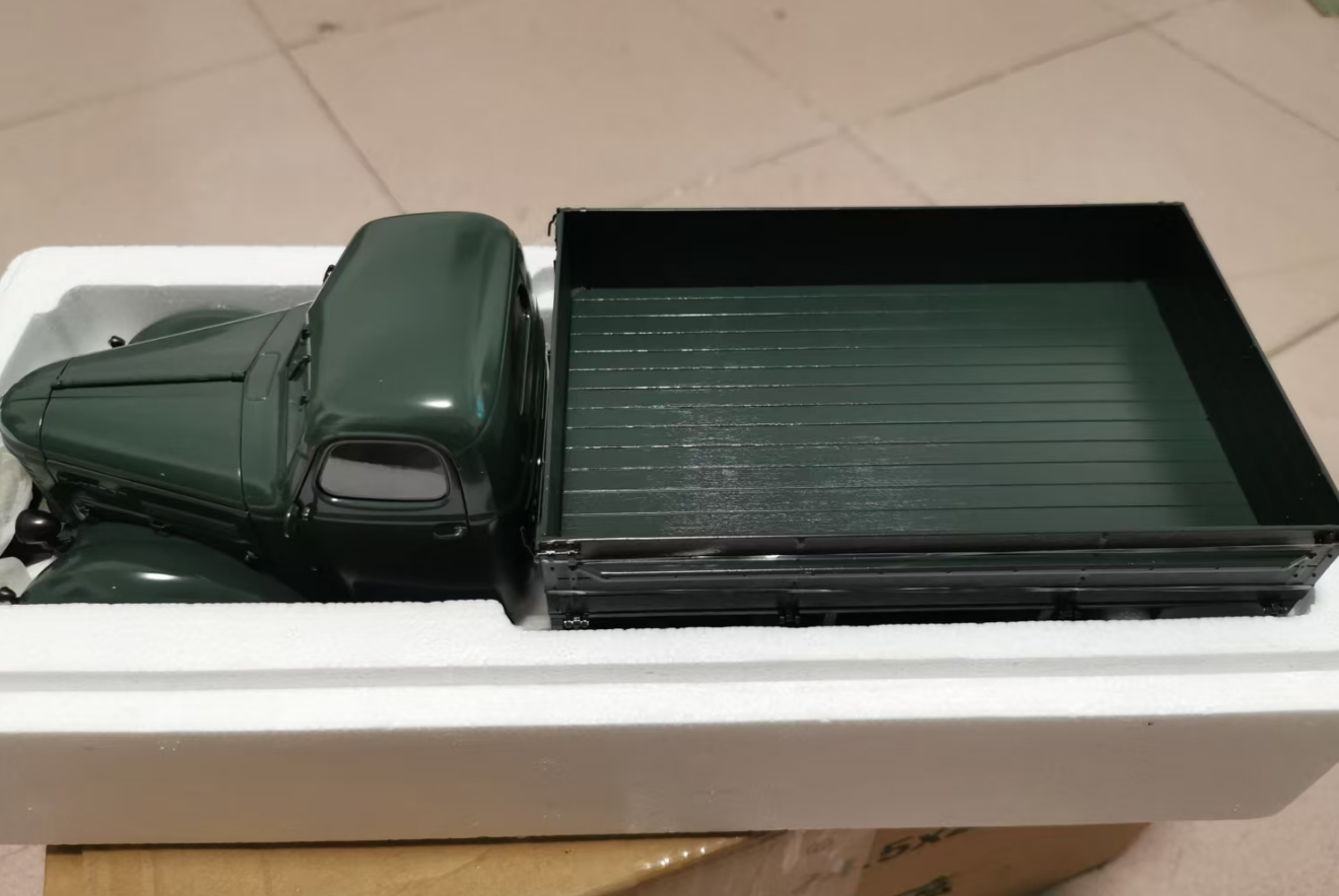 for Century Dragon for FAW CA10 Trucks 1956 blackish green 1:18 truck