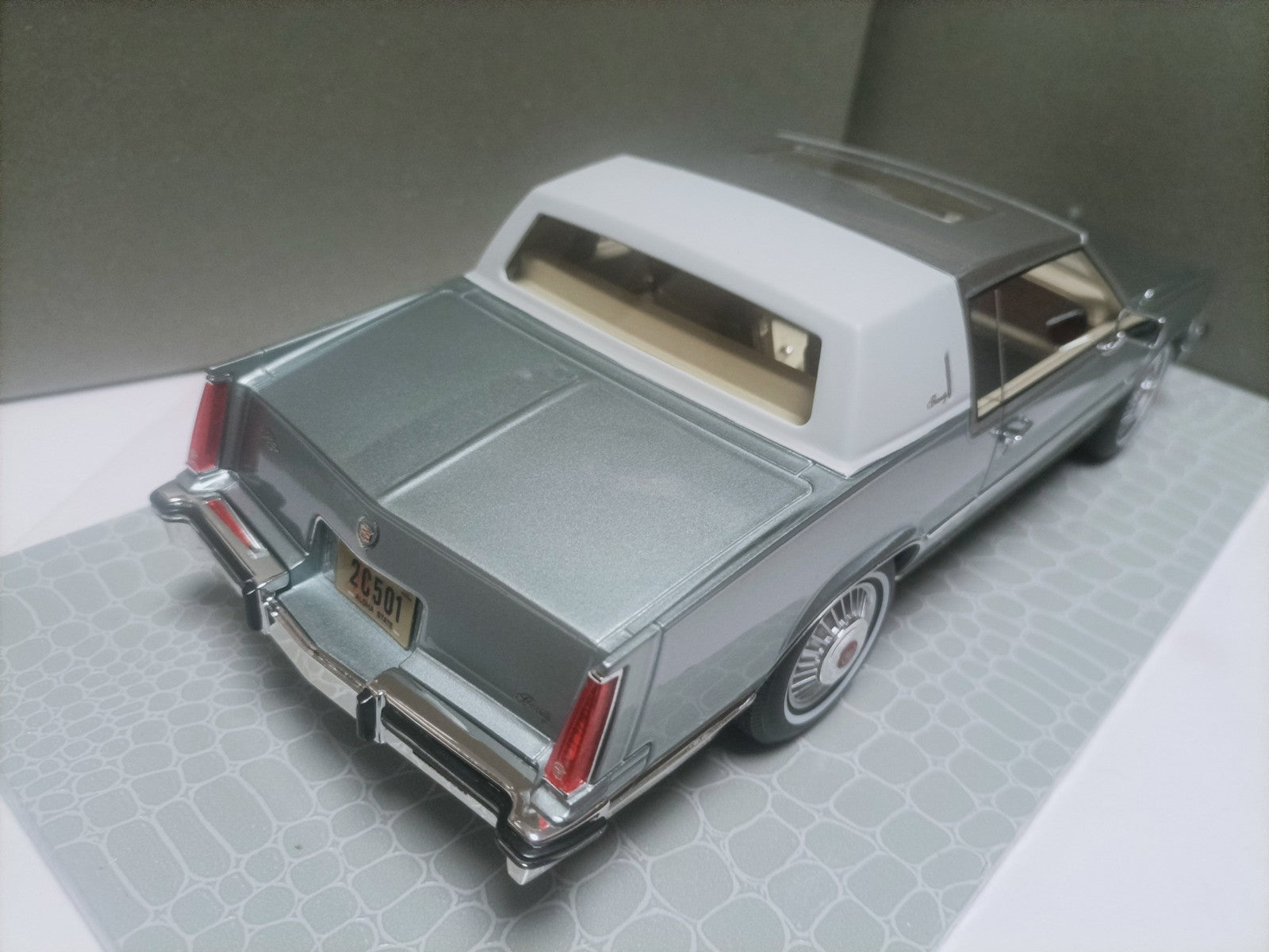 63a7b9dd-8790-44e8-8e04-ec9be8e444c9