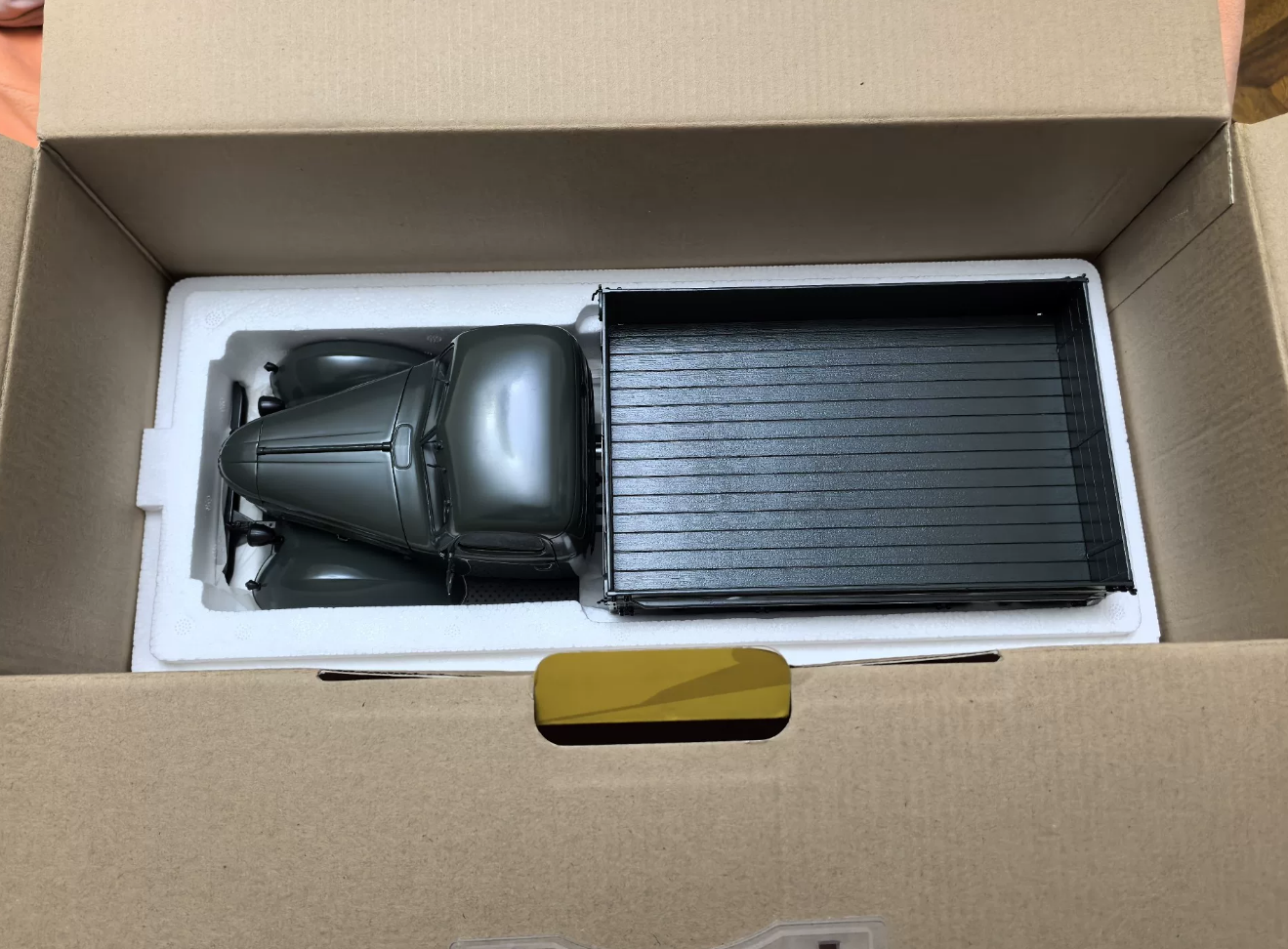 for Century Dragon for FAW CA10 Trucks 1956 blackish green 1:18 truck