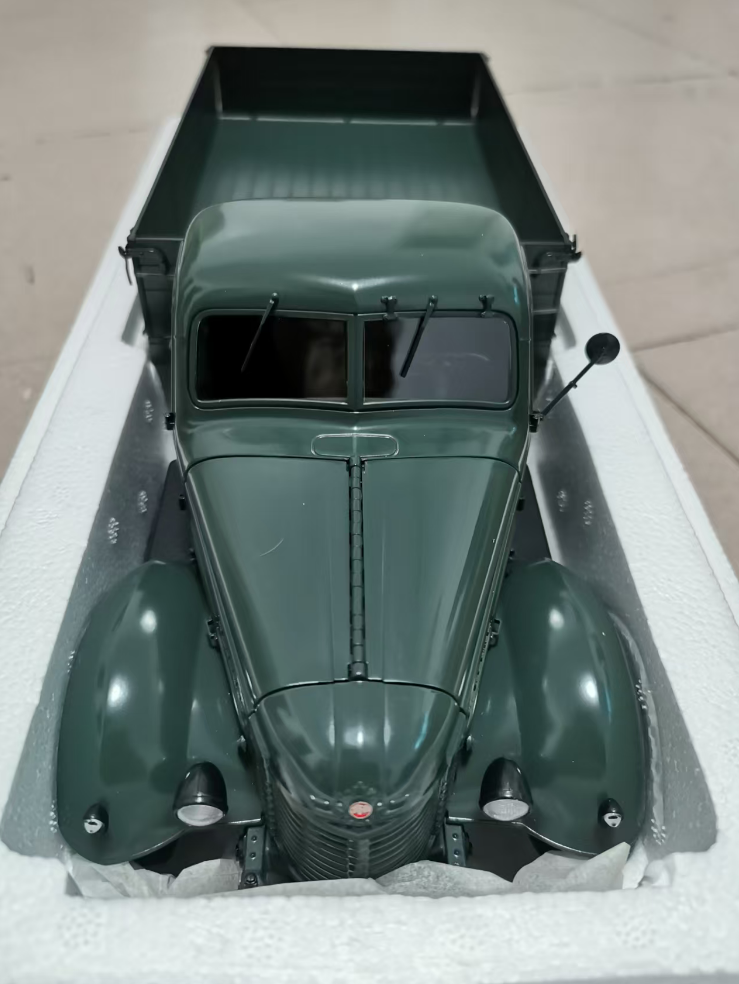 for Century Dragon for FAW CA10 Trucks 1956 blackish green 1:18 truck