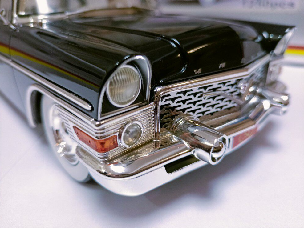 TOYWAYS 1/18 Soviet GAZ 13 Chaika saloon 1959 Car Model Black Resin Model Car